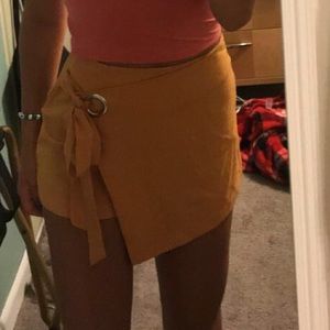 yellow shorts